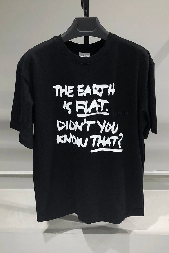 Чёрная оверсайз футболка Vetements Flat Earth