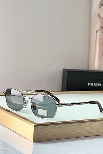 Солнцезащитные очки Prada    