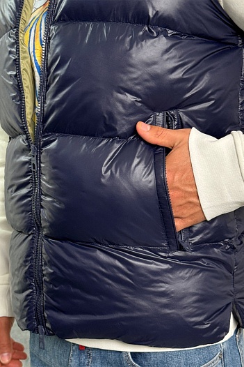 Утеплённый жилет Moncler синего цвета   