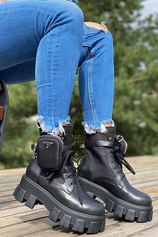 Кожаные женские ботинки Prada чёрного цвета