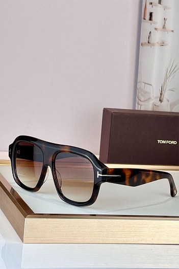 Солнцезащитные очки Tom Ford Icon   