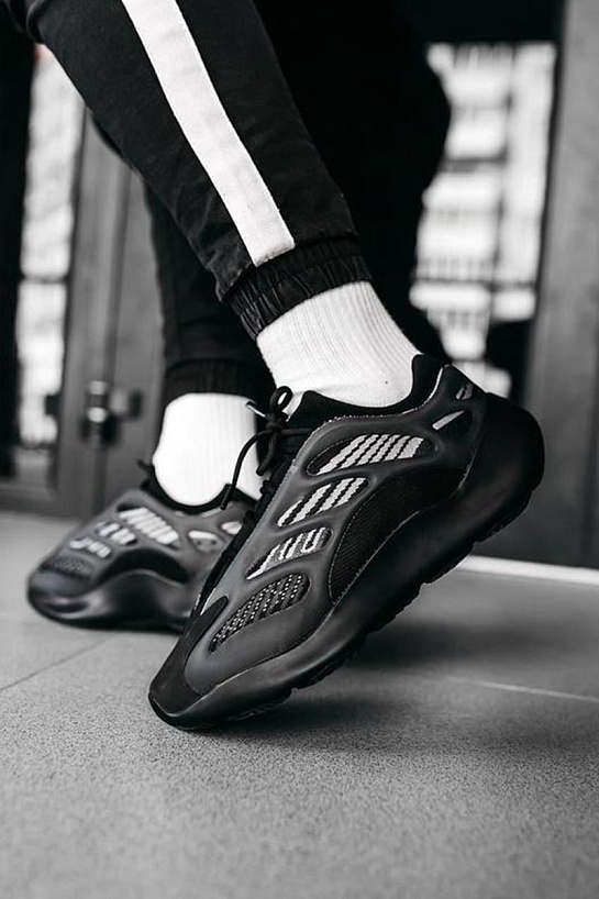 Кроссовки Adidas Yeezy Boost 700 V3 "Alvah"