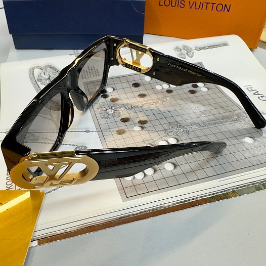 Солнцезащитные очки Louis Vuitton Link Square   