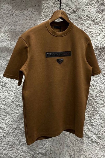 Коричневая оверсайз футболка Prada Milano metallic-logo   