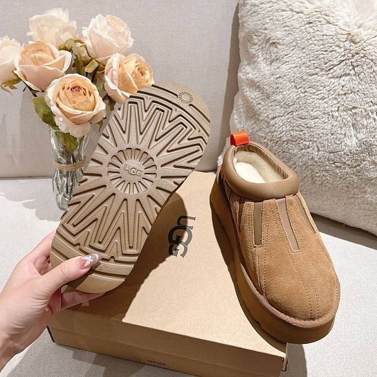 Меховые женские слипоны UGG Tassle - Chestnut