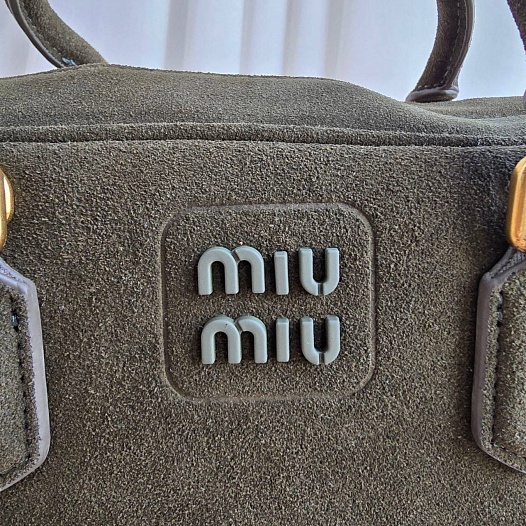 Замшевая зелёная сумка MIU MIU 28x13 см   