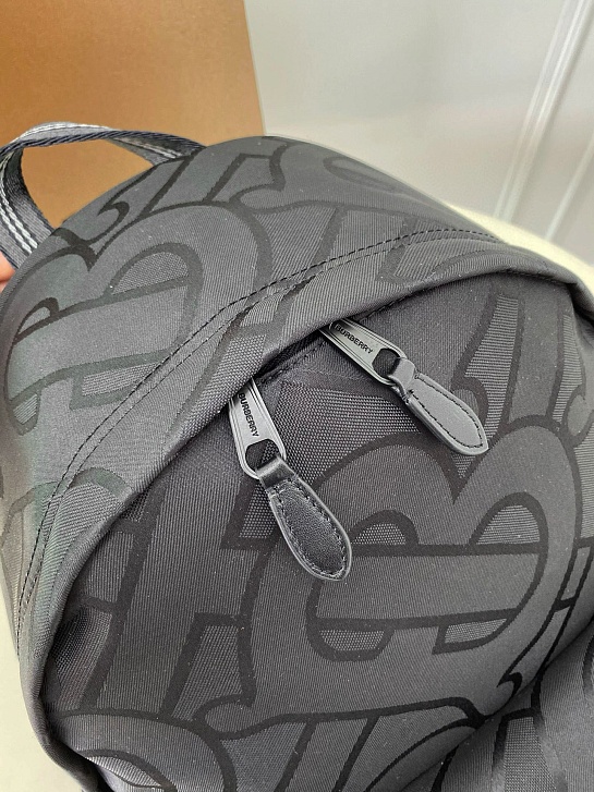 Рюкзак чёрного цвета Burberry TB Monogram Premium 30.5x14.5x42.5 см