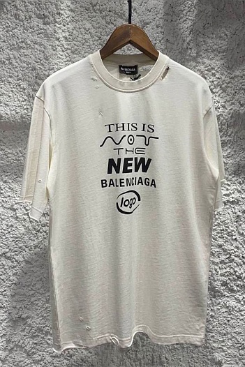 Белая оверсайз футболка Balenciaga с рваной отделкой   