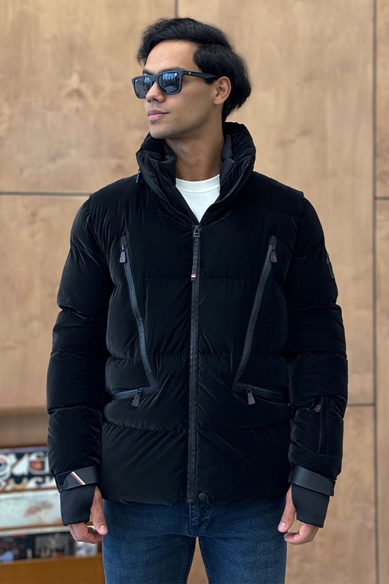 Мужская утеплённая куртка Moncler чёрного цвета