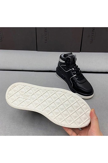 Кожаные кроссовки Valentino Garavani One Stud high top   