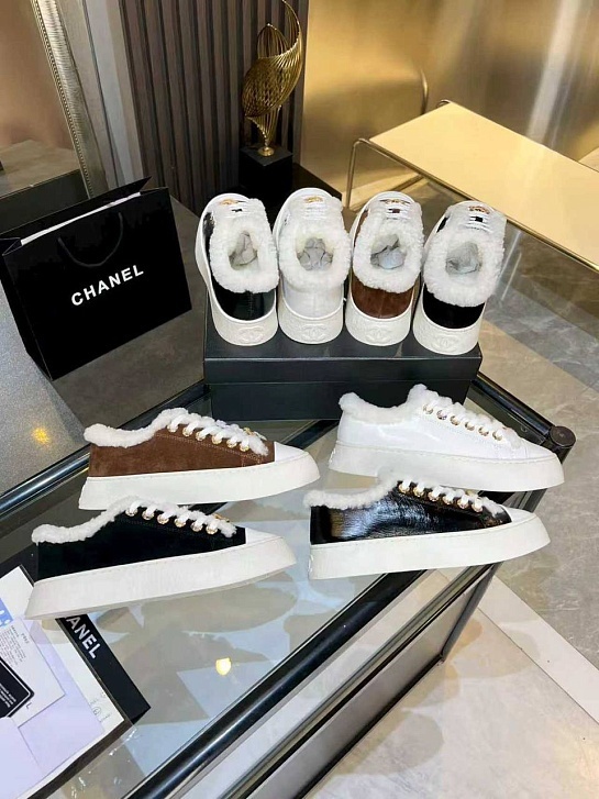 Женские замшевые кроссовки с мехом Chanel premium - Black