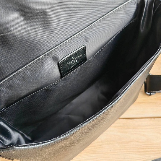 Кожаная сумка-планшет Louis Vuitton 27x24 см