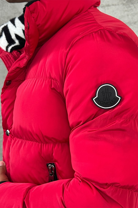 Куртка красного цвета Moncler logo-patch