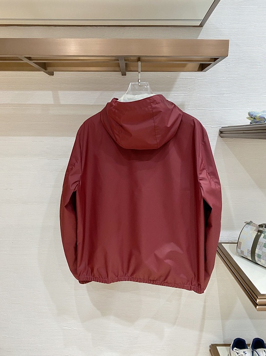 Мужская ветровка Brunello Cucinelli бордового цвета