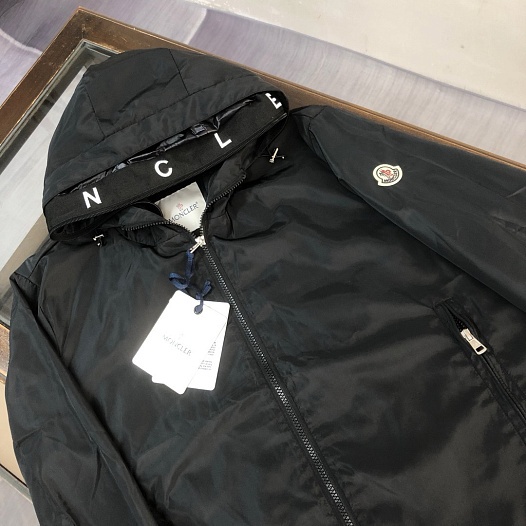 Чёрная ветровка Moncler logo-patch   