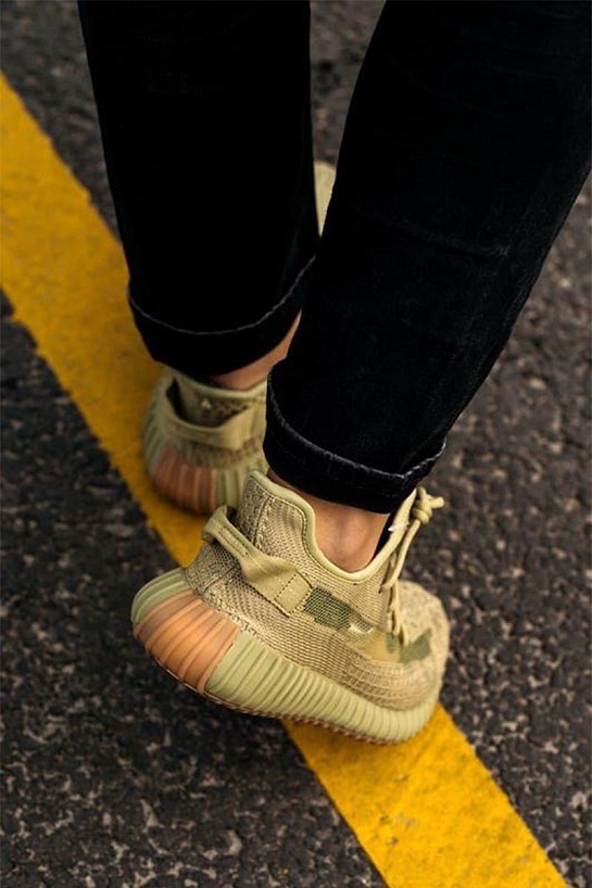 Кроссовки Adidas Yeezy Boost 350 V2 - Sulfur Premium