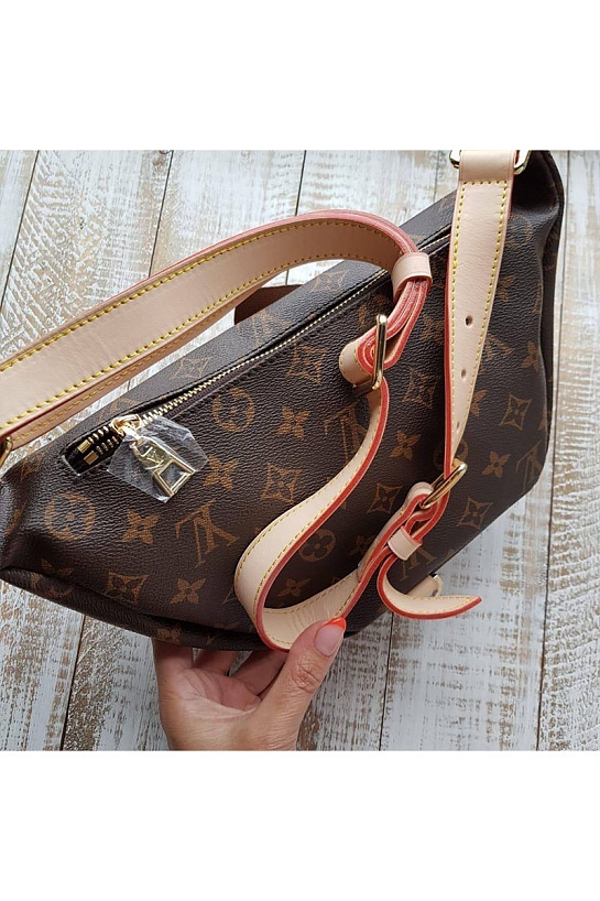 Кожаная сумка на пояс Louis Vuitton Bumbag Monogram 28x14 см