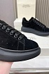 Замшевые кроссовки Alexander McQueen чёрного цвета