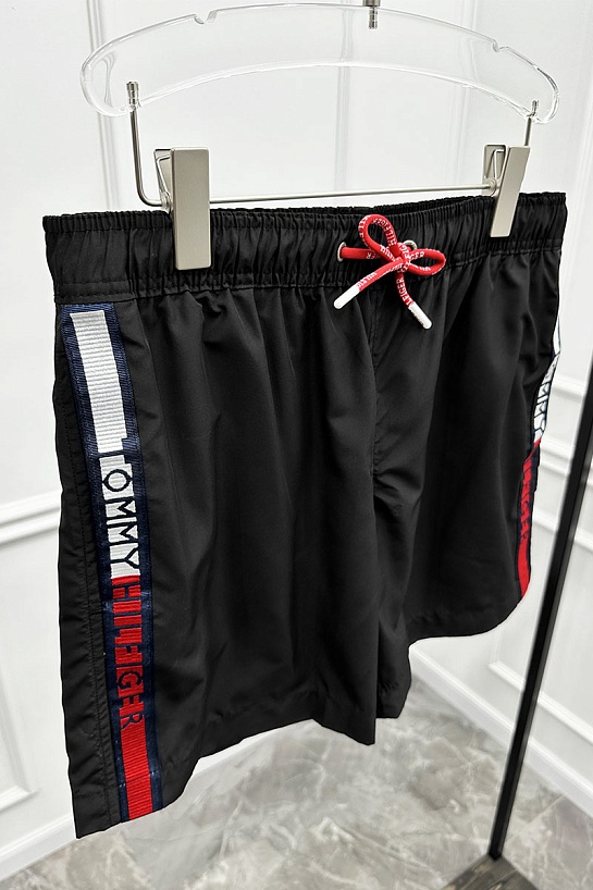 Шорты чёрного цвета Tommy Hilfiger taped logo