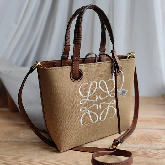 Cумка Loewe Anagram tote бежевого цвета 23x23 см   