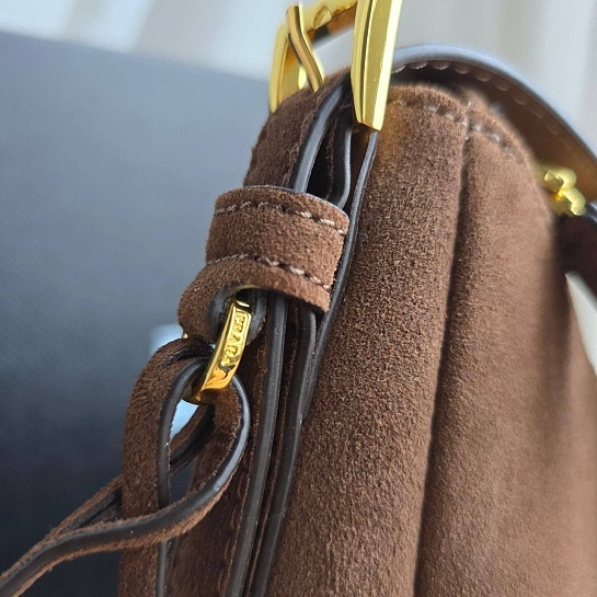Замшевая сумка Prada 39x18 см