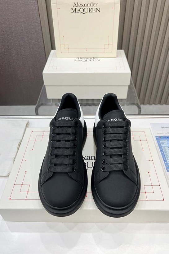 Кожаные кроссовки Alexander McQueen чёрного цвета