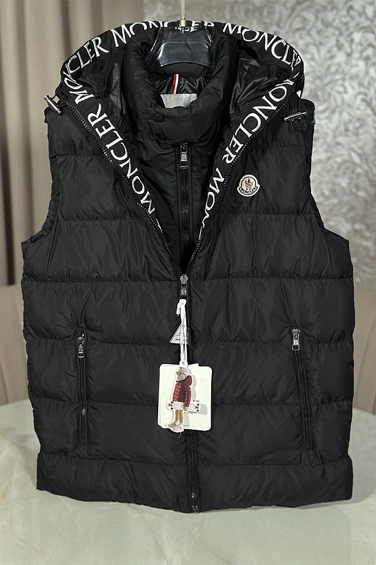 Жилет чёрного цвета Moncler logo-patch