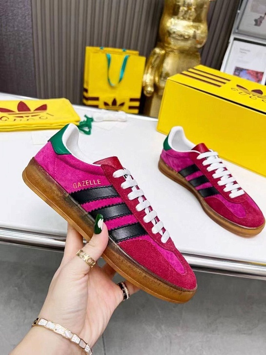 Женские кроссовки Gucci x Adidas Gazelle Collaboration - Pink