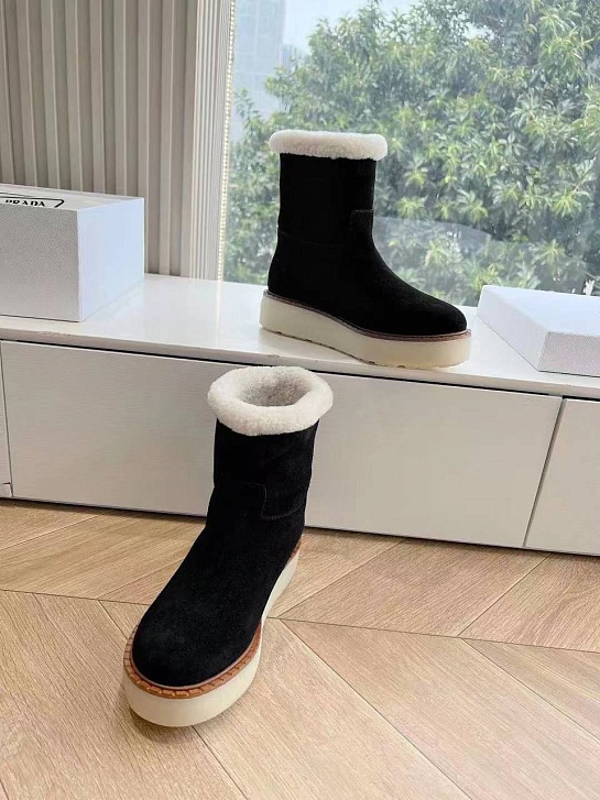 Женские замшевые ботинки с мехом Prada Suede Premium