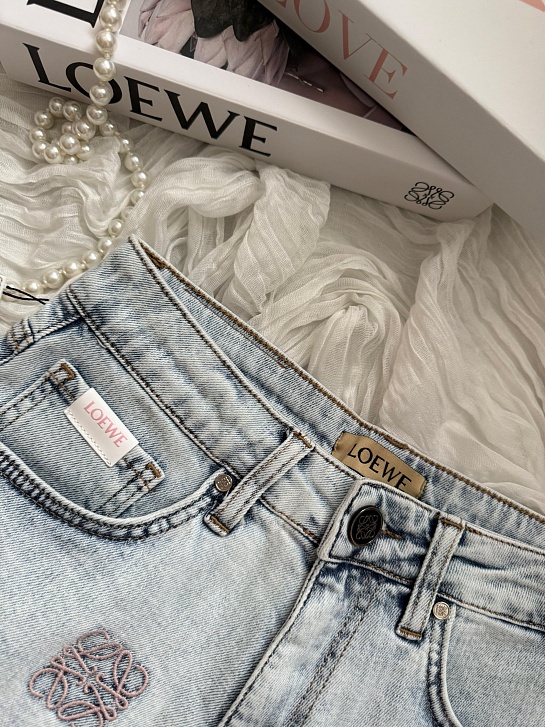 Женские джинсовые шорты Loewe синего цвета