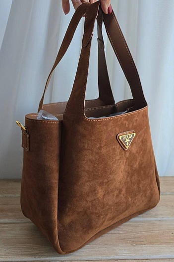 Женская замшевая сумка Prada 31x24 см   