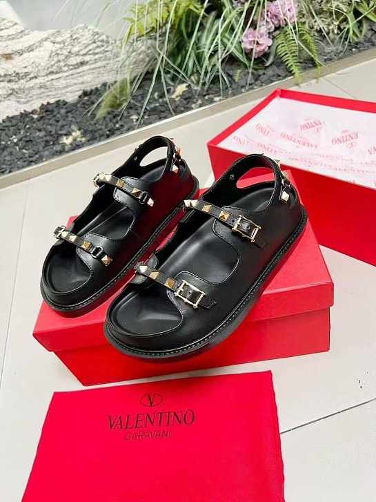 Женские кожаные сандалии Valentino Rockstud