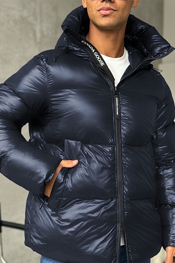 Мужской тёмно-синий пуховик Canada Goose logo-patch   