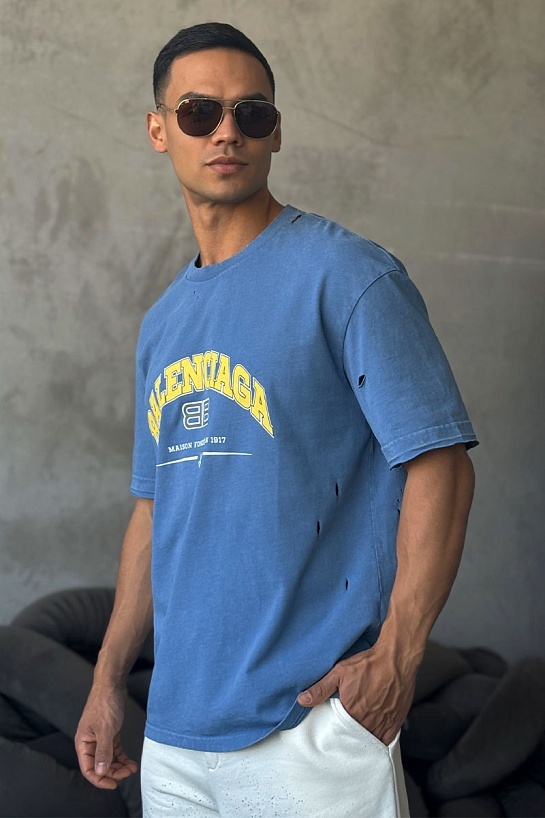 Синяя оверсайз футболка Balenciaga с рваной отделкой
