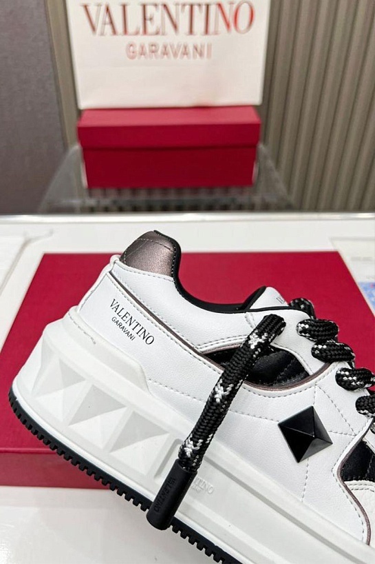 Кожаные кроссовки Valentino One Stud XL - White / Black