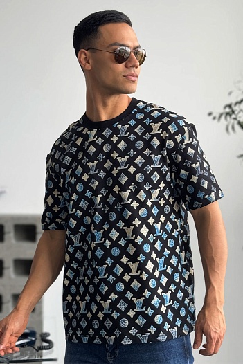 Чёрная оверсайз футболка Louis Vuitton Monogram All-over   