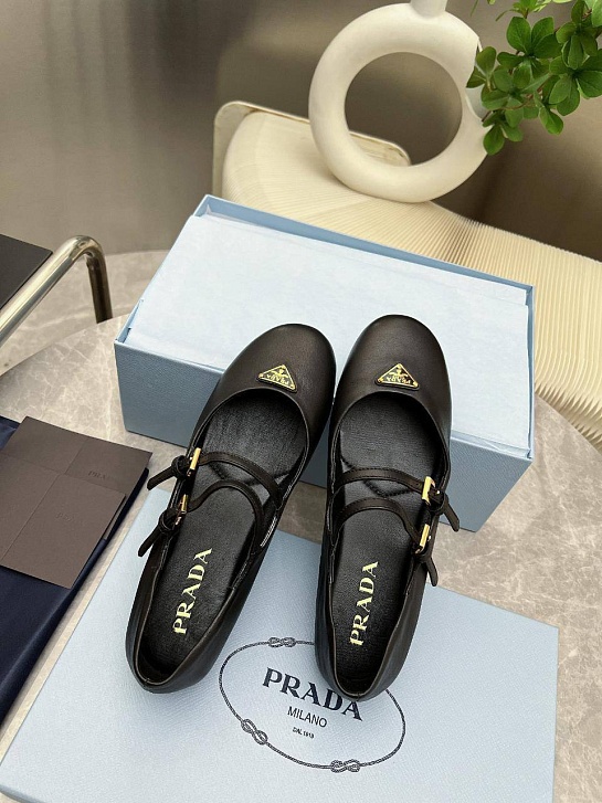 Женские кожаные балетки Prada Naplak чёрного цвета