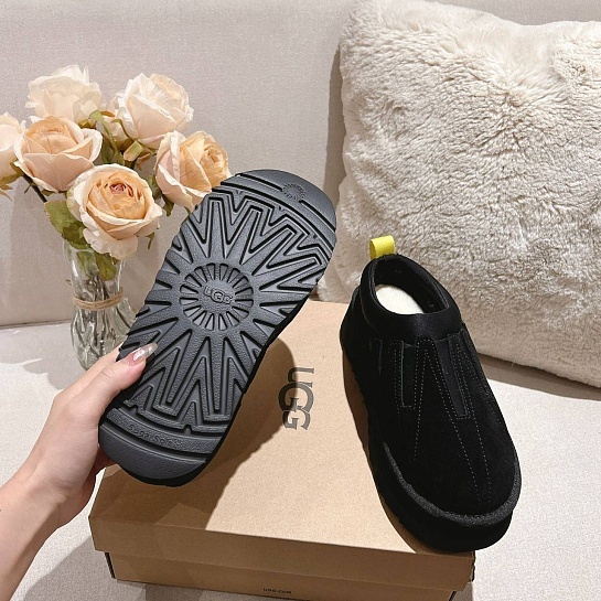 Меховые женские слипоны UGG Tassle - Black