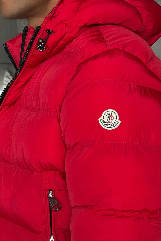 Утеплённая куртка красного цвета Moncler logo-patch