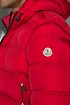 Утеплённая куртка красного цвета Moncler logo-patch