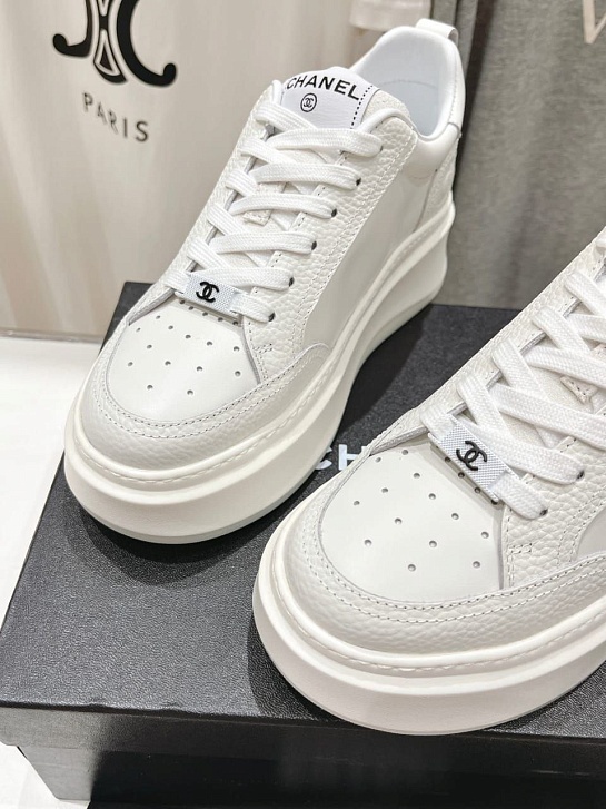 Женские кожаные кроссовки Chanel