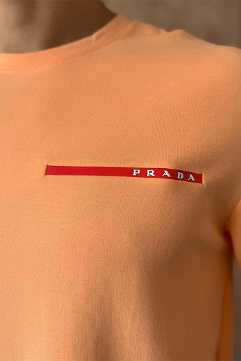 Персиковая оверсайз футболка Prada   