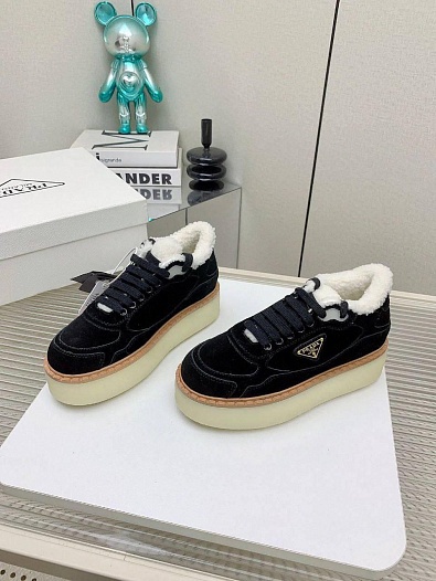 Женские замшевые кроссовки с мехом Prada premium - Black   