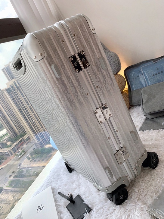 Чемодан Rimowa x Dior Aluminum M Premium 67x42x27 см