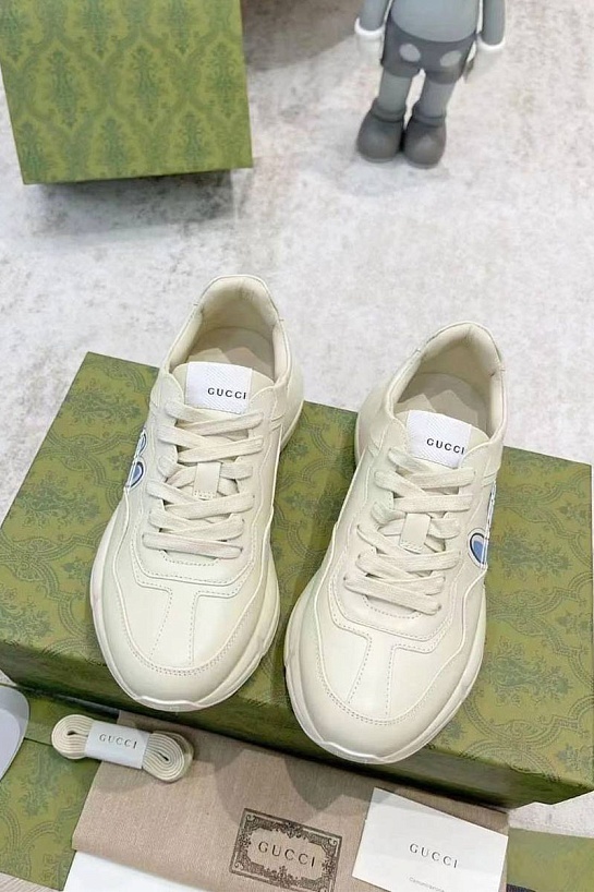 Женские кожаные кроссовки Gucci Rhyton