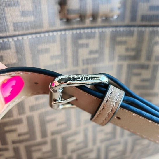 Женская кожаная сумка Fendi 35.5x29 см