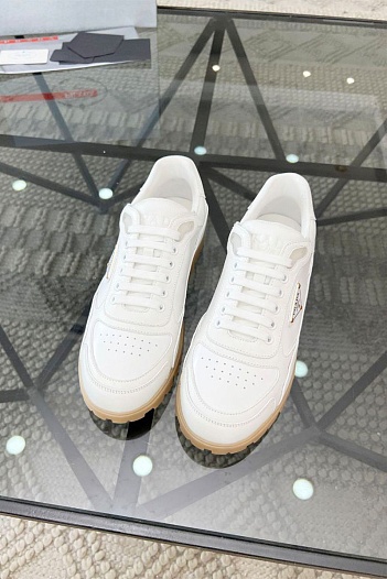 Кожаные кроссовки Prada logo-plaque - White   