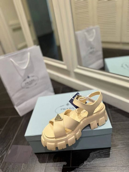 Женские кожаные сандалии Prada Monolith Fisherman - Yellow