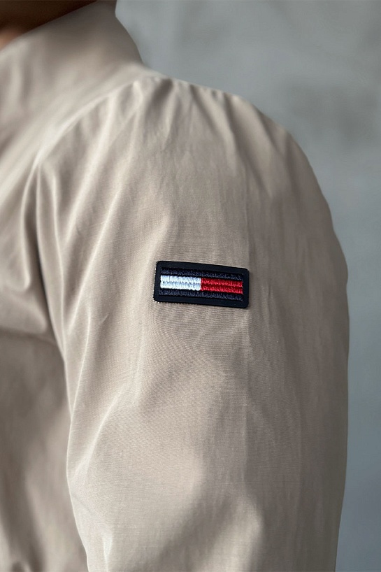 Ветровка светло-бежевого цвета Tommy Hilfiger logo-embroidered