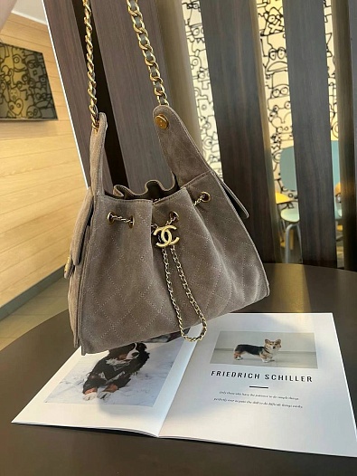 Замшевая сумка Chanel 30x30 см   